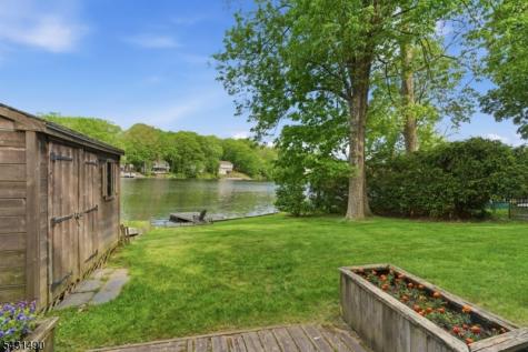 32 W Lakeview Trail Jefferson NJ 07885