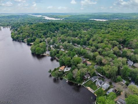 32 W Lakeview Trail Jefferson NJ 07885