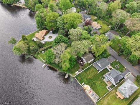 32 W Lakeview Trail Jefferson NJ 07885
