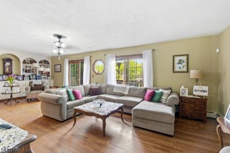 32 W Lakeview Trail Jefferson NJ 07885