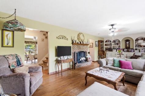 32 W Lakeview Trail Jefferson NJ 07885