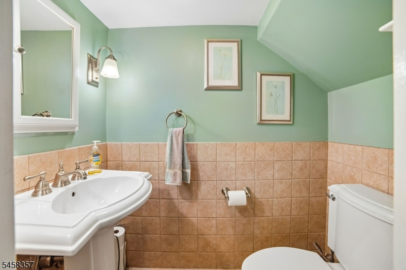 439 Lake Avenue Lyndhurst NJ 07071