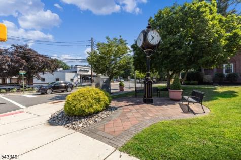 35 Old Orchard Court Cedar Grove NJ 07009