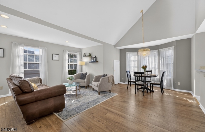 8 Oak Knoll Lane Bedminster NJ 07921
