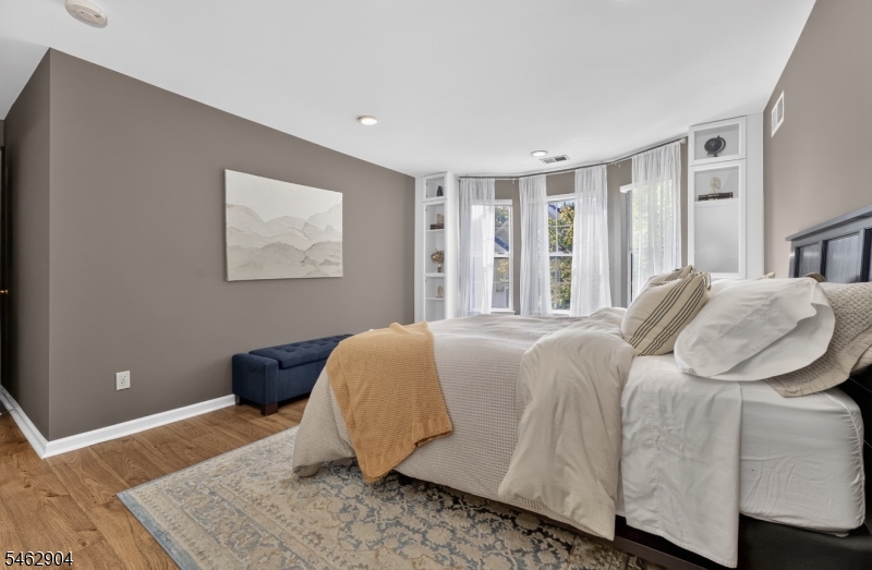 8 Oak Knoll Lane Bedminster NJ 07921