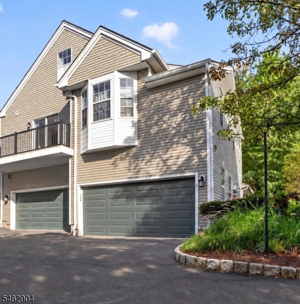 8 Oak Knoll Lane Bedminster NJ 07921