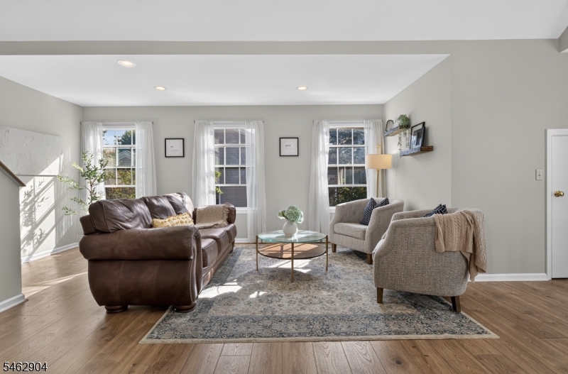 8 Oak Knoll Lane Bedminster NJ 07921