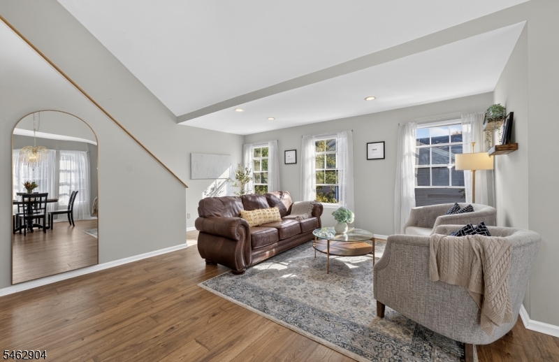 8 Oak Knoll Lane Bedminster NJ 07921