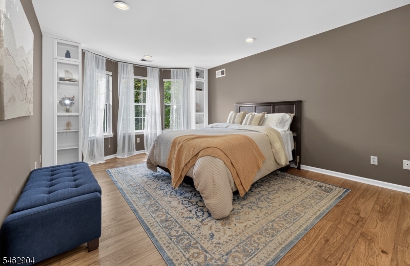 8 Oak Knoll Lane Bedminster NJ 07921