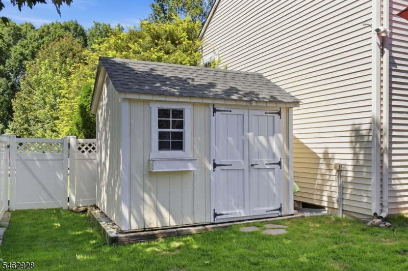 5 Kates Turn Jefferson NJ 07438