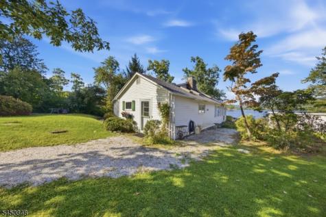 25 Cottage Avenue Frankford NJ 07860