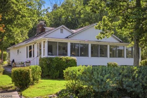 25 Cottage Avenue Frankford NJ 07860