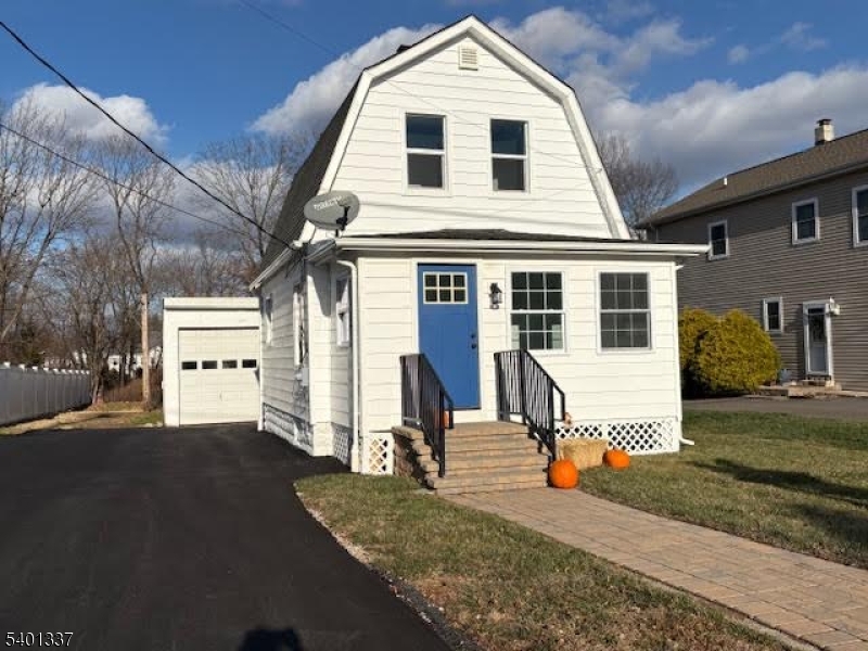 4 Whitehouse Avenue Readington NJ 08889