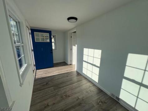 4 Whitehouse Avenue Readington NJ 08889