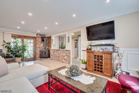 71 Crosby Avenue Edison NJ 08817