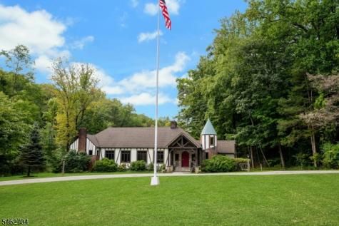 84 Lake Trail E Harding NJ 07976
