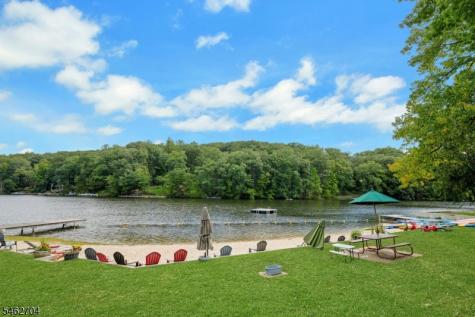 84 Lake Trail E Harding NJ 07976