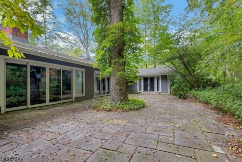 84 Lake Trail E Harding NJ 07976