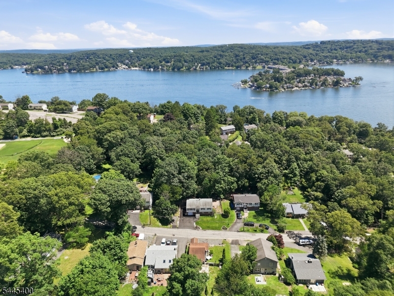 307 Nariticong Avenue Hopatcong NJ 07843