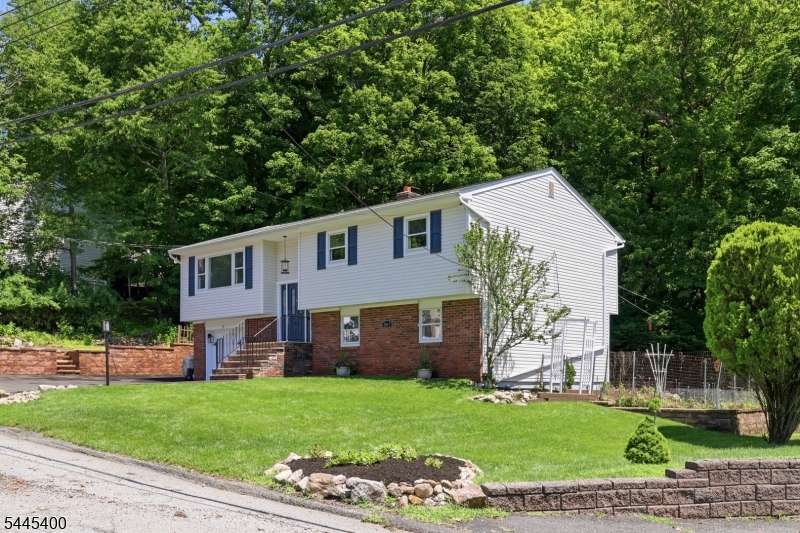 307 Nariticong Avenue Hopatcong NJ 07843