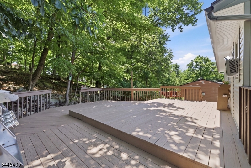 307 Nariticong Avenue Hopatcong NJ 07843