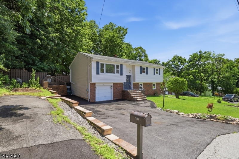 307 Nariticong Avenue Hopatcong NJ 07843