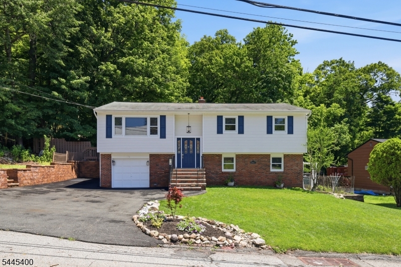 307 Nariticong Avenue Hopatcong NJ 07843