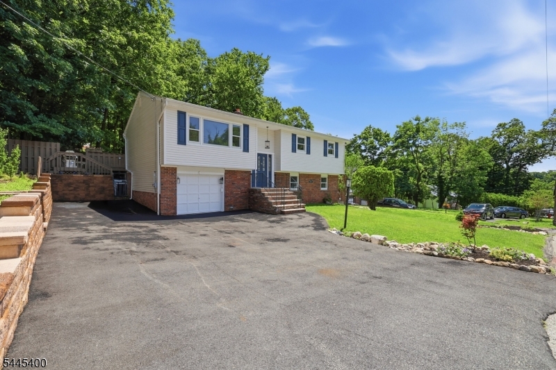 307 Nariticong Avenue Hopatcong NJ 07843
