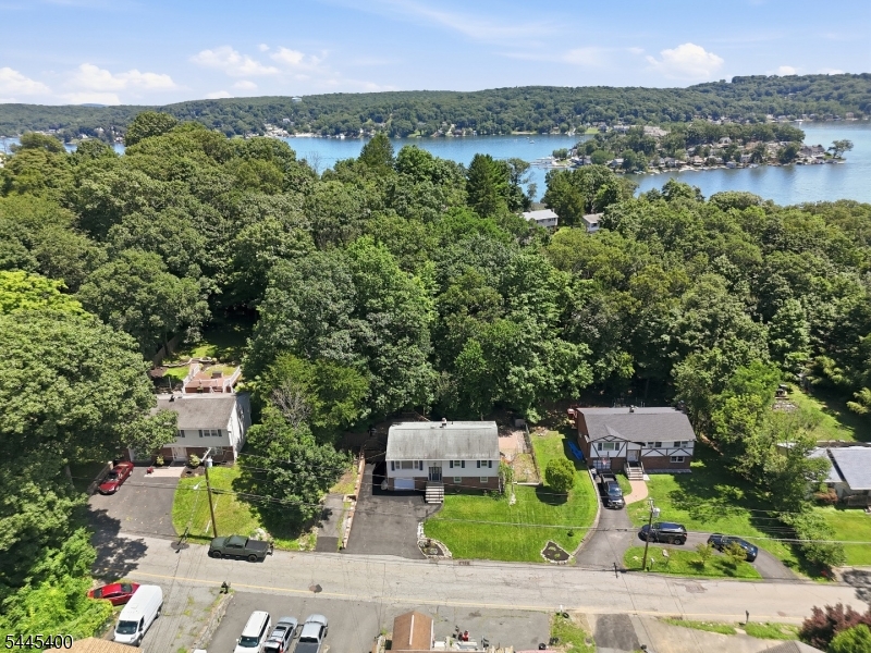 307 Nariticong Avenue Hopatcong NJ 07843