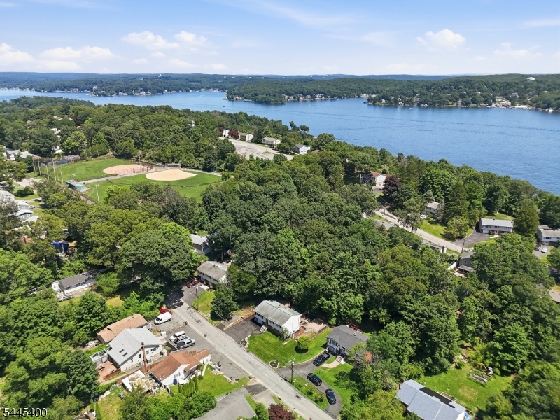 307 Nariticong Avenue Hopatcong NJ 07843