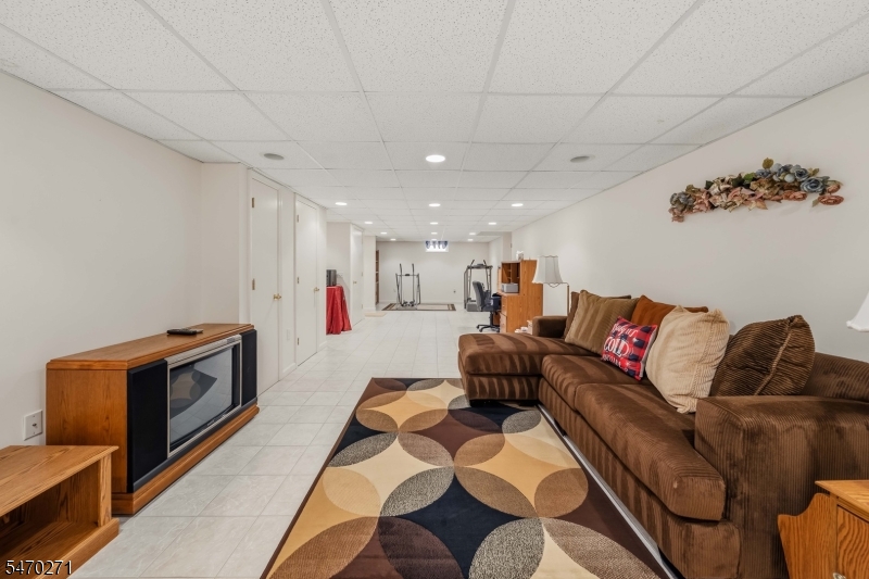 144 S Cliff Road Woodbridge NJ 07067