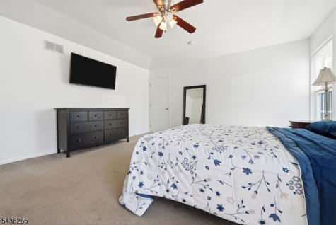 44 Haze Way Lopatcong NJ 08865