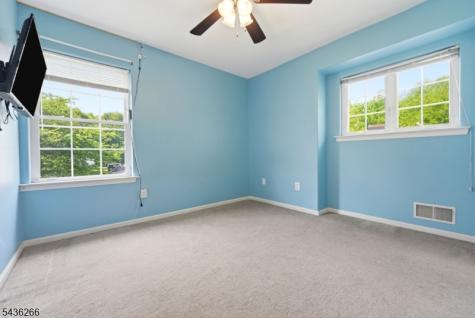 44 Haze Way Lopatcong NJ 08865