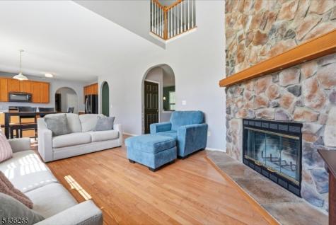 44 Haze Way Lopatcong NJ 08865