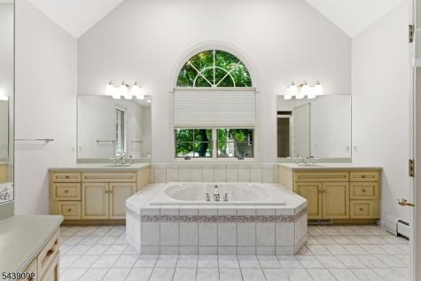 7 Alex Court Wyckoff NJ 07481
