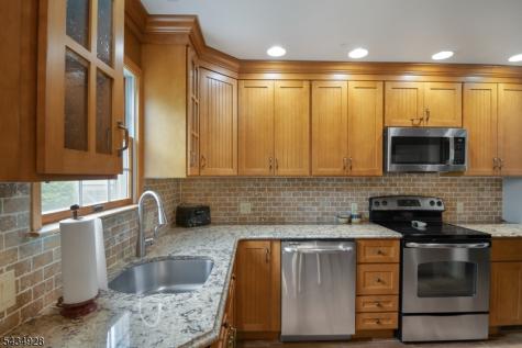 14 Justine Place Roxbury NJ 07876
