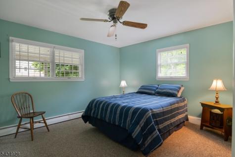 14 Justine Place Roxbury NJ 07876