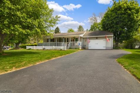 14 Justine Place Roxbury NJ 07876