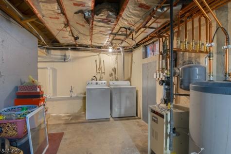 14 Justine Place Roxbury NJ 07876