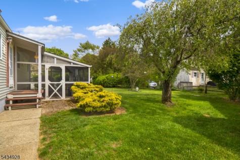 14 Justine Place Roxbury NJ 07876