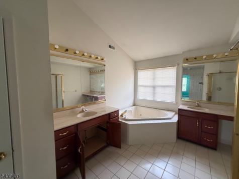 1152 Monroe Drive Greenwich NJ 08886