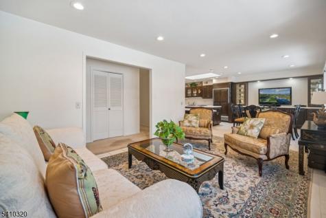 137 High Oaks Drive Warren NJ 07059