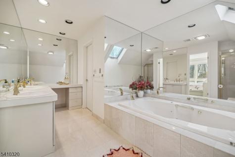 137 High Oaks Drive Warren NJ 07059
