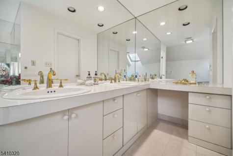 137 High Oaks Drive Warren NJ 07059