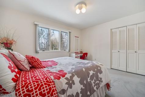 137 High Oaks Drive Warren NJ 07059