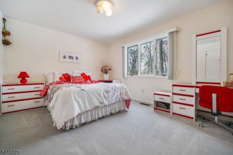 137 High Oaks Drive Warren NJ 07059