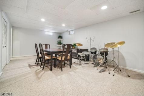 137 High Oaks Drive Warren NJ 07059