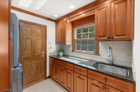 11 Cambridge Drive Clinton NJ 08801