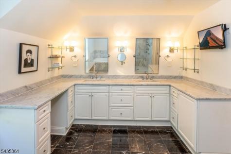1 Chilton Road Chester NJ 07930