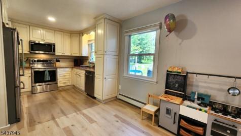 18 Roslyn Road Frankford NJ 07826